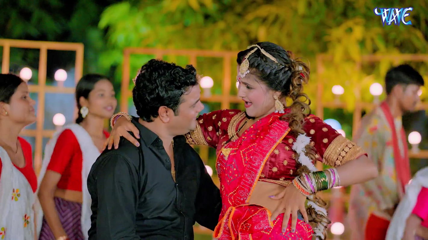 Cutie Manvi Singh hot song – Saree removed, Navel caressed, cleavage show