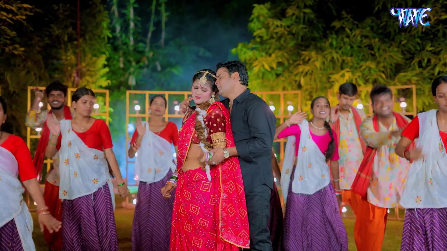 Cutie Manvi Singh hot song – Saree removed, Navel caressed, cleavage show