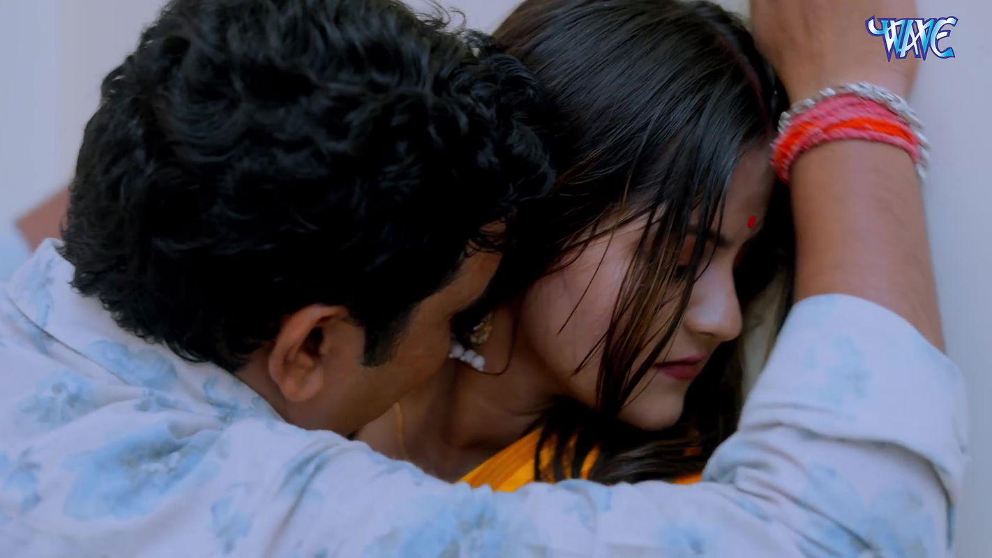 Cutie Manvi Singh hot song – Saree removed, Navel caressed, cleavage show