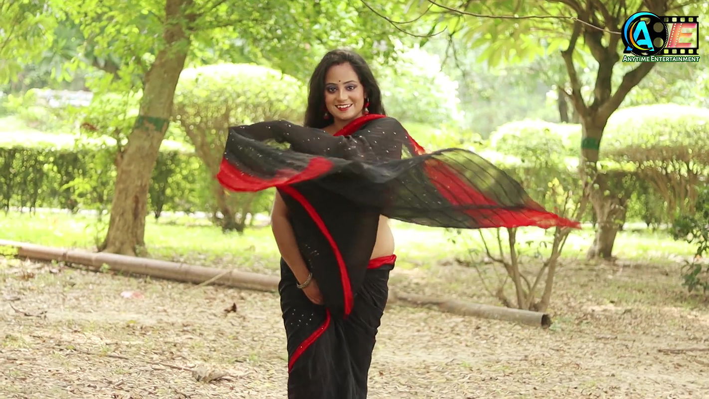 Horny booby papiya huge cleavage hot navel show sensual photoshoot