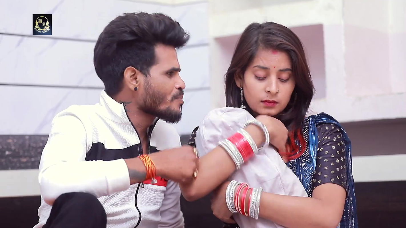 Priya Raj hot saree song – Navel caressed