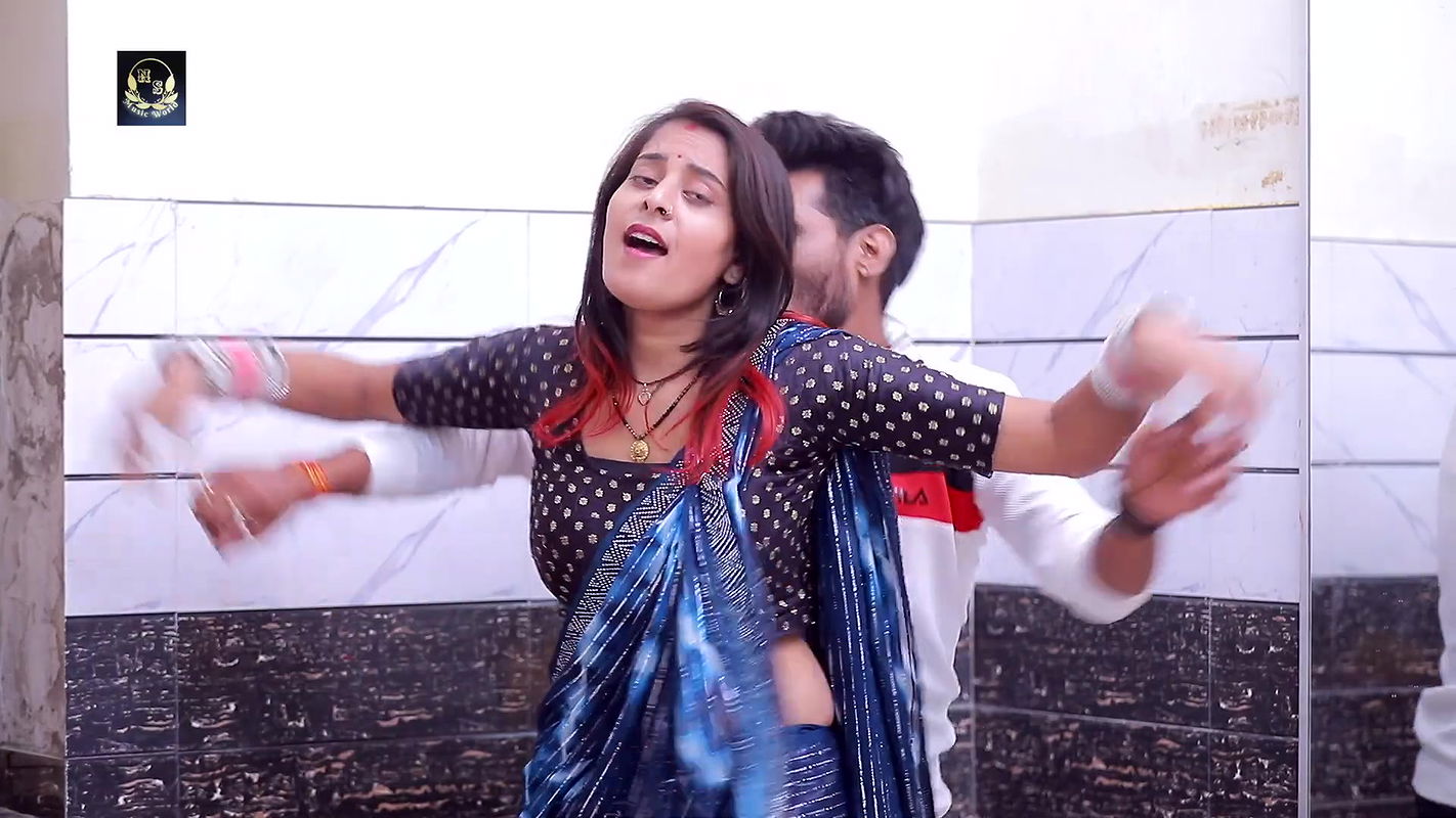 Priya Raj hot saree song – Navel caressed