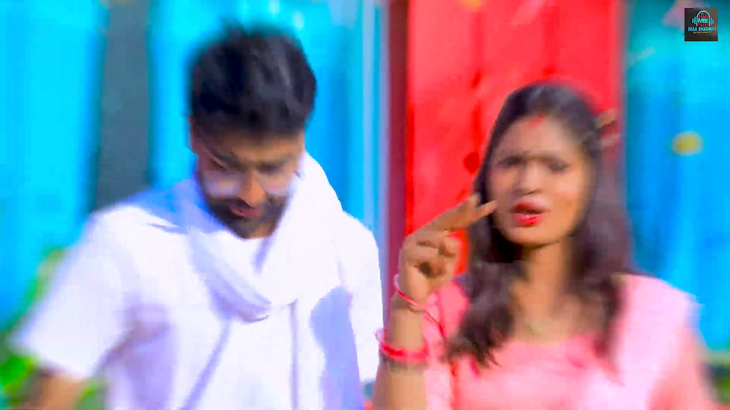 Shivani Pandey hot saree song – Navel caressed and squeezed