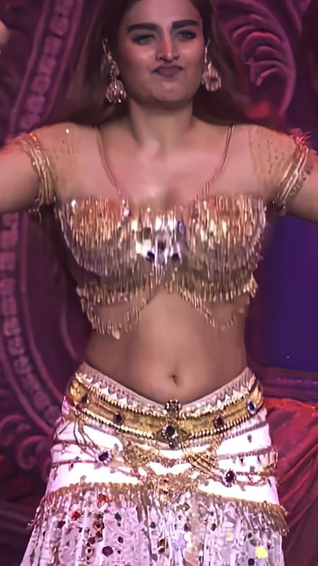 NIDHI AGARWAL SIZZLING DIVA CUTE CLEAVAGE AND NAVEL TEASE AT STAGE EVENT HQ VIDEO