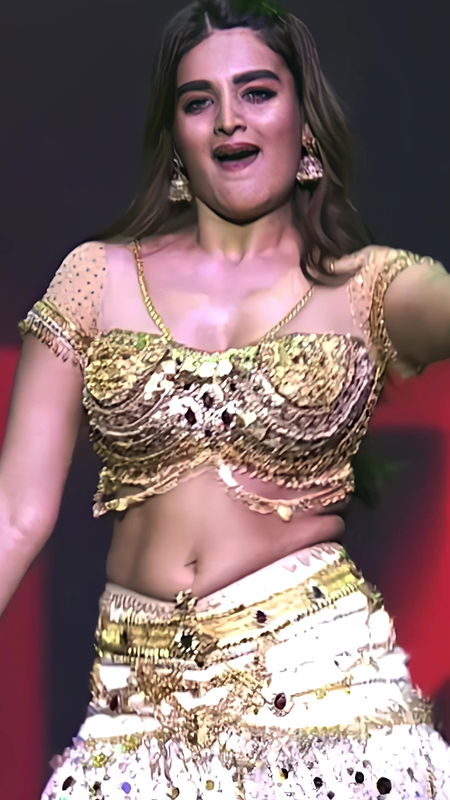 NIDHI AGARWAL SIZZLING DIVA CUTE CLEAVAGE AND NAVEL TEASE AT STAGE EVENT HQ VIDEO