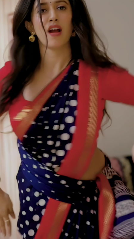 PAYAL CUTE MIDRIFF WORTHY WIFE MATERIAL IN SAREE