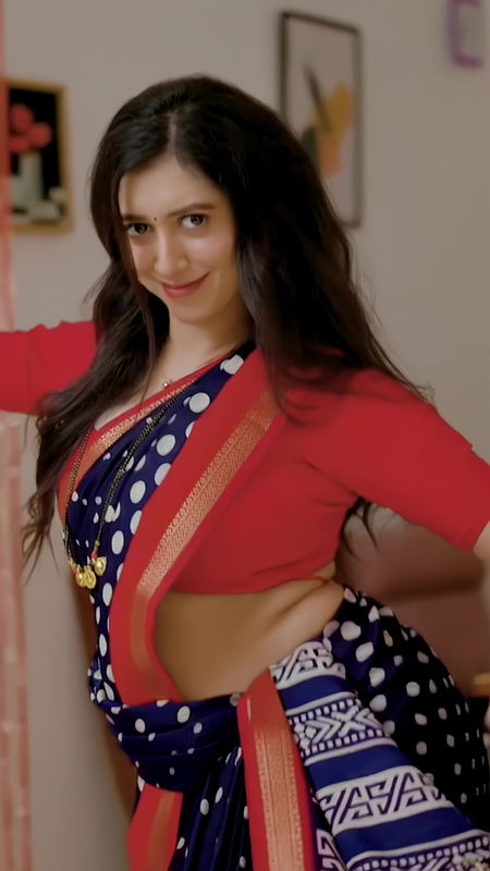 PAYAL CUTE MIDRIFF WORTHY WIFE MATERIAL IN SAREE