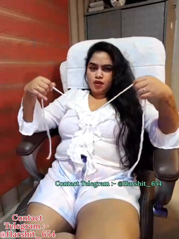 Cute-Simmi-stripchat-ticket-show