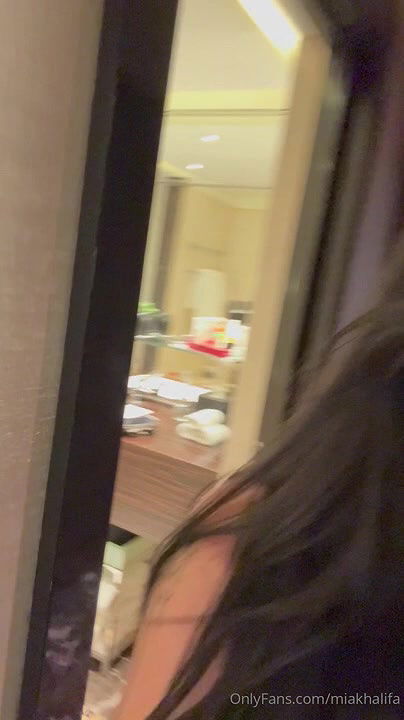 Mia Khalifa onlyfans live bath2