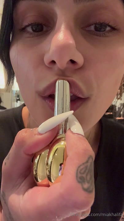 Mia Khalifa onlyfans live bath2