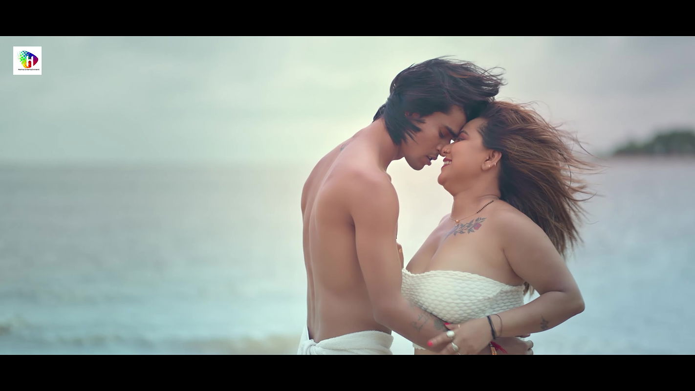 Desi pornstar Tina Nandi boobs pressed & felt, navel press, thighs & armpit show2