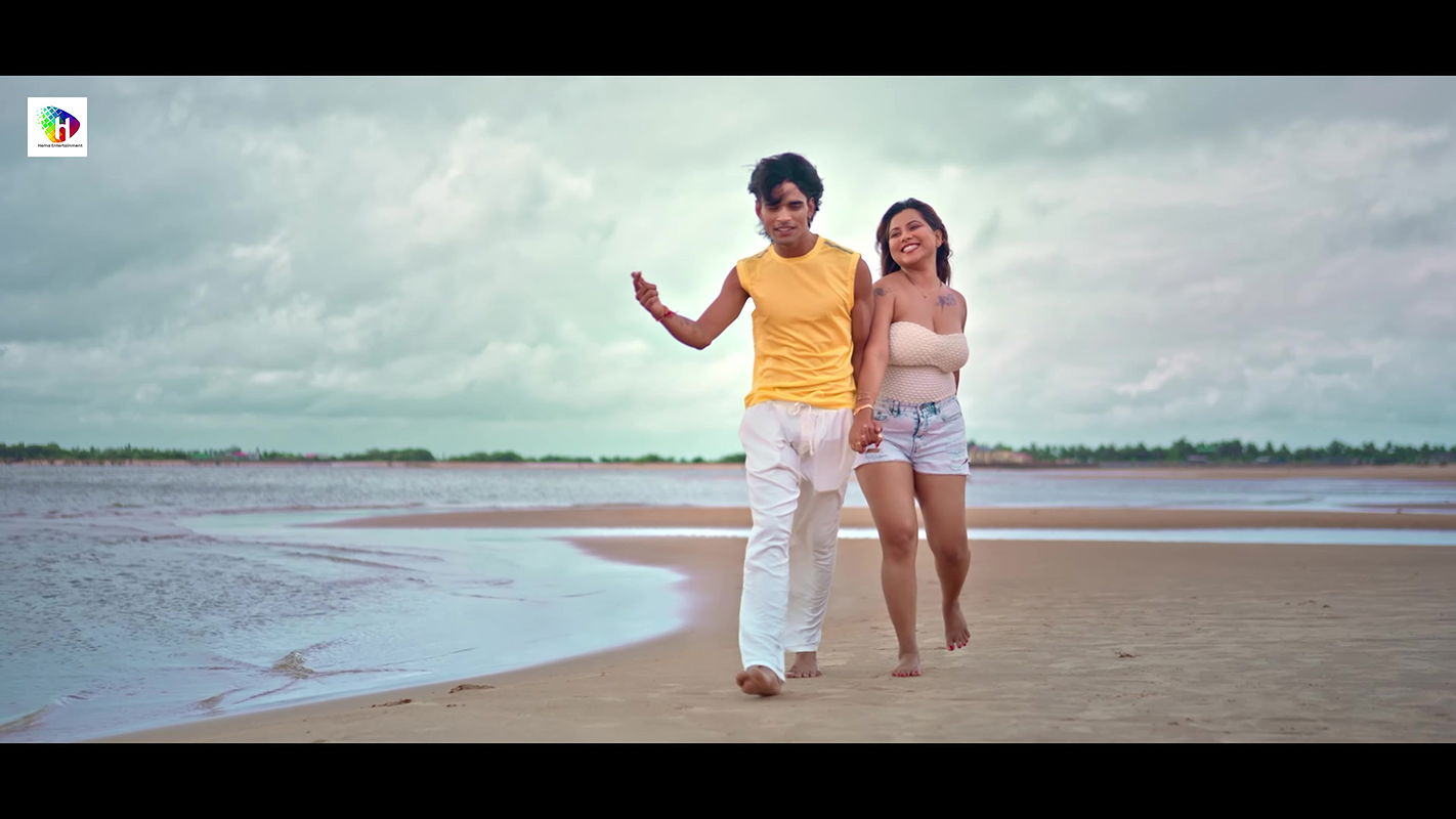 Desi pornstar Tina Nandi boobs pressed & felt, navel press, thighs & armpit show2