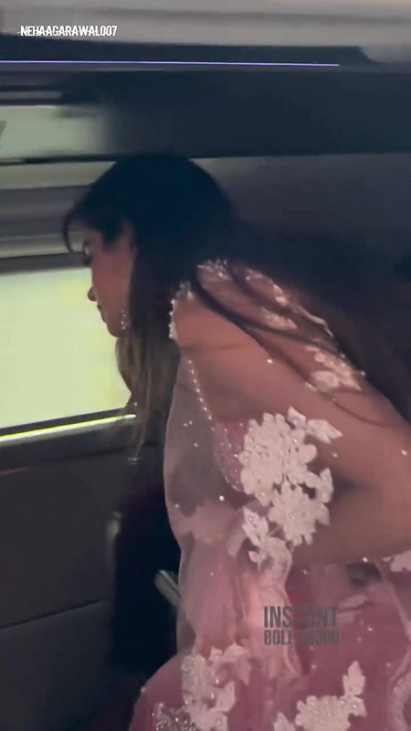 STUNNING TEMPTRESS JHANVI KAPOOR IRRESISTIBLE CUMWORTHY SEXY EXPOSE IN DESI LOOK HQ4