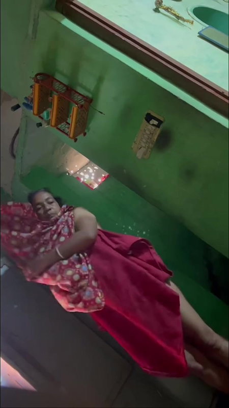 Sexy Milf Mom Nude Captured 2 Clips Merge2