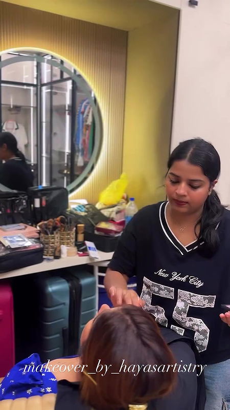 Aparna thoms rare sexy deep navel in kerala saree2