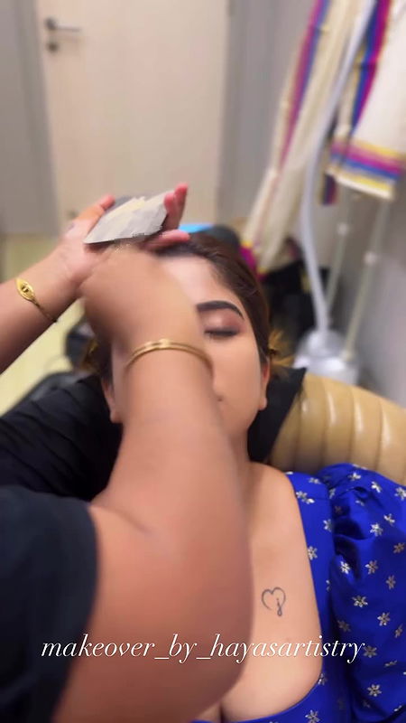 Aparna thoms rare sexy deep navel in kerala saree2