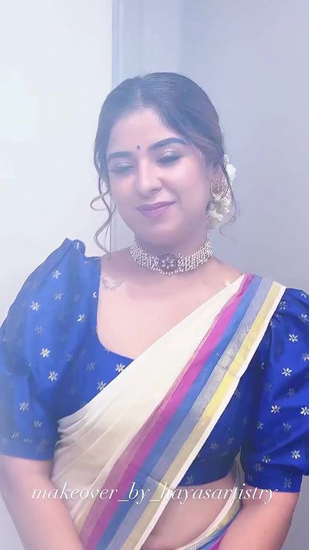 Aparna thoms rare sexy deep navel in kerala saree2