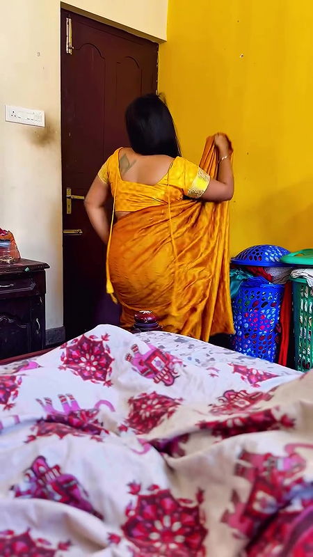 lesbian malayali girl sexy navel in orange saree2