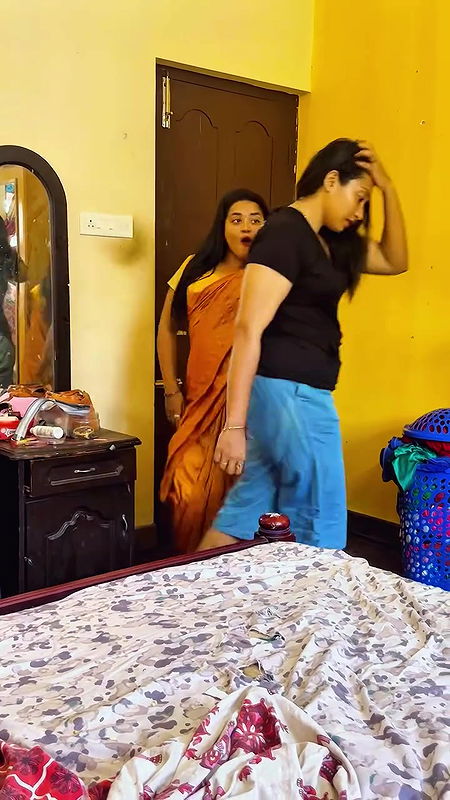 lesbian malayali girl sexy navel in orange saree2