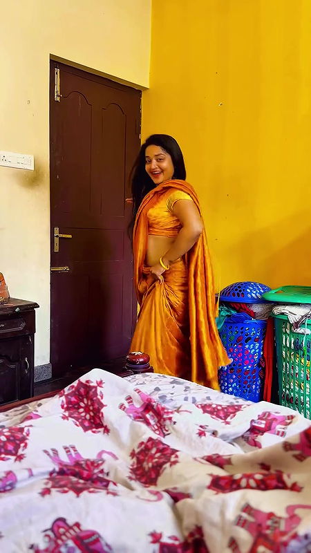 lesbian malayali girl sexy navel in orange saree2