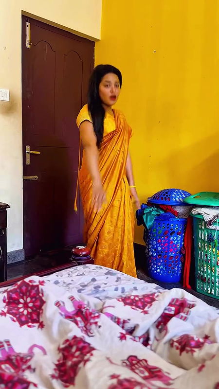 lesbian malayali girl sexy navel in orange saree2