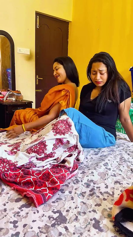 lesbian malayali girl sexy navel in orange saree2