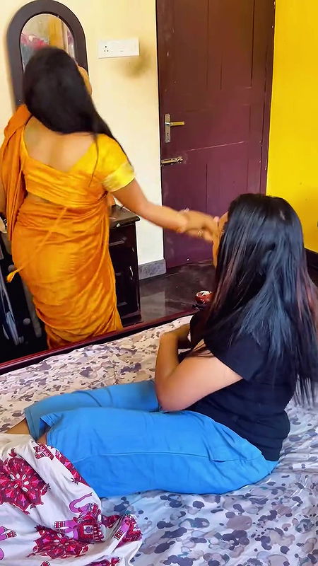lesbian malayali girl sexy navel in orange saree2