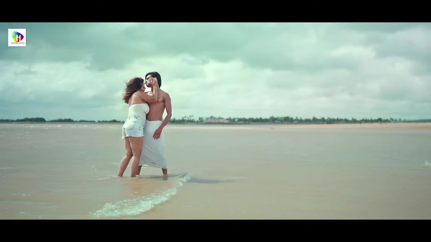 Desi pornstar Tina Nandi boobs pressed & felt, navel press, thighs & armpit show4