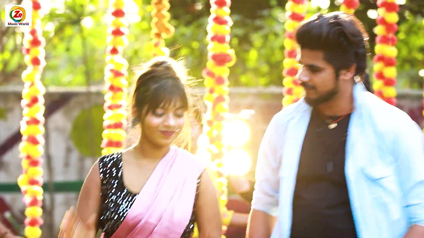 Mausam hot saree song – Navel fingered and caressed, cleavage2