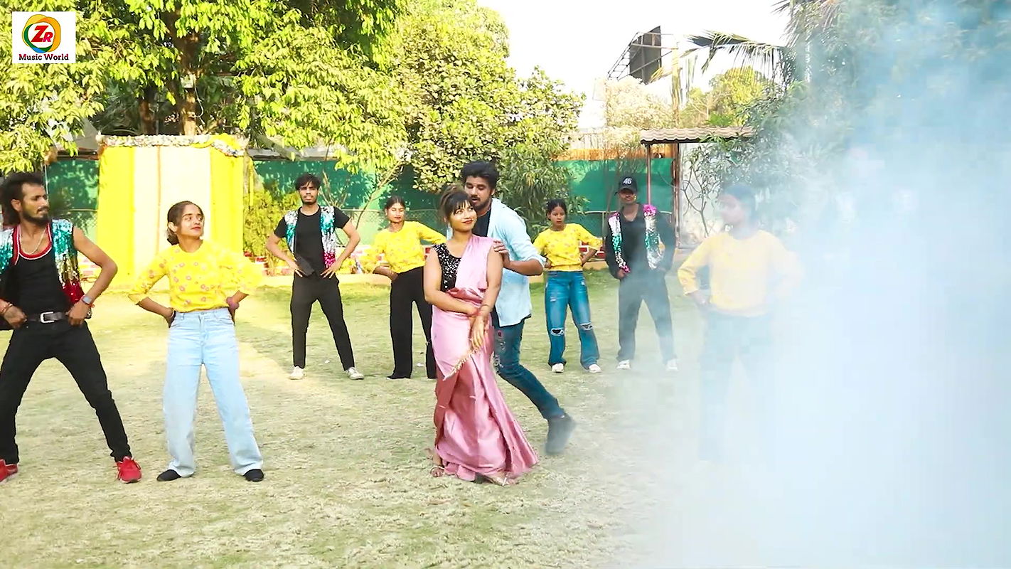 Mausam hot saree song – Navel fingered and caressed, cleavage2