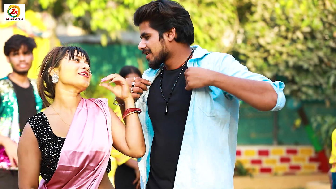 Mausam hot saree song – Navel fingered and caressed, cleavage2