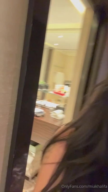 Mia Khalifa onlyfans live bath3