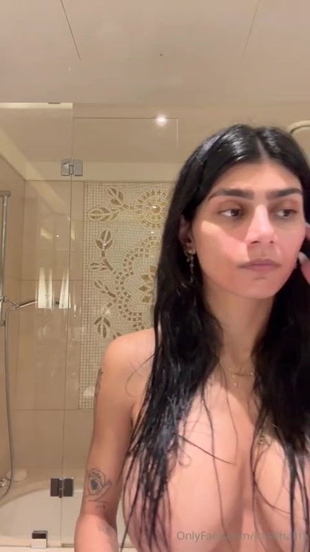 Mia Khalifa onlyfans live bath3