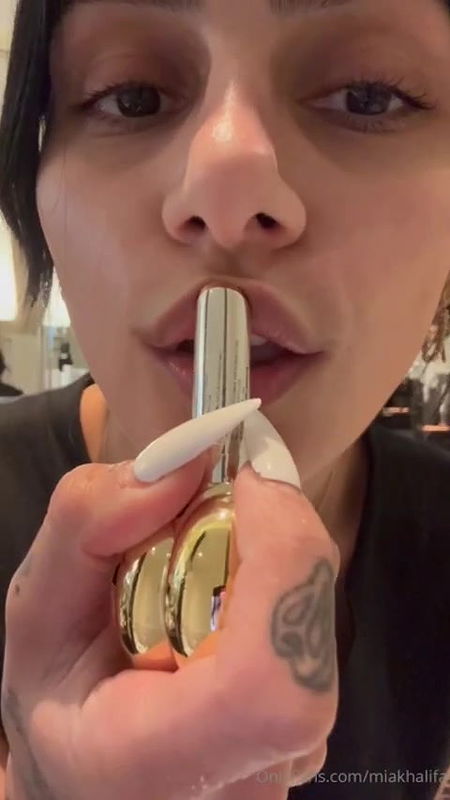 Mia Khalifa onlyfans live bath3