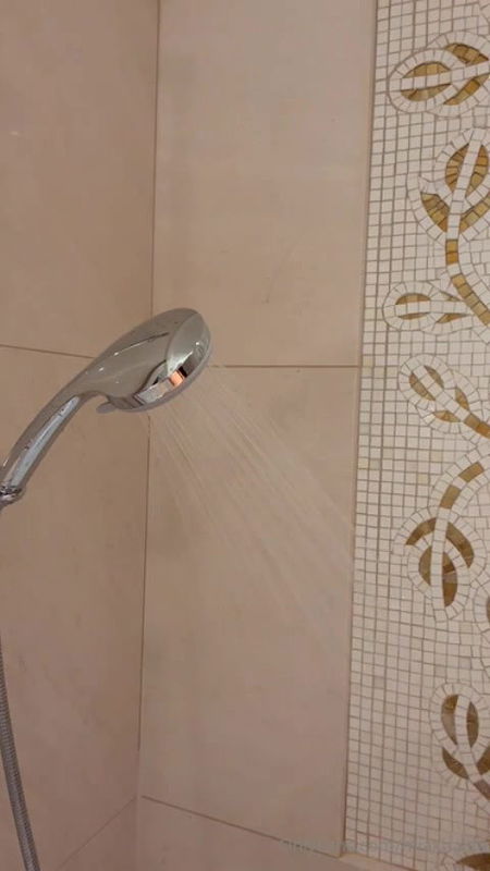 Mia Khalifa onlyfans live bath3