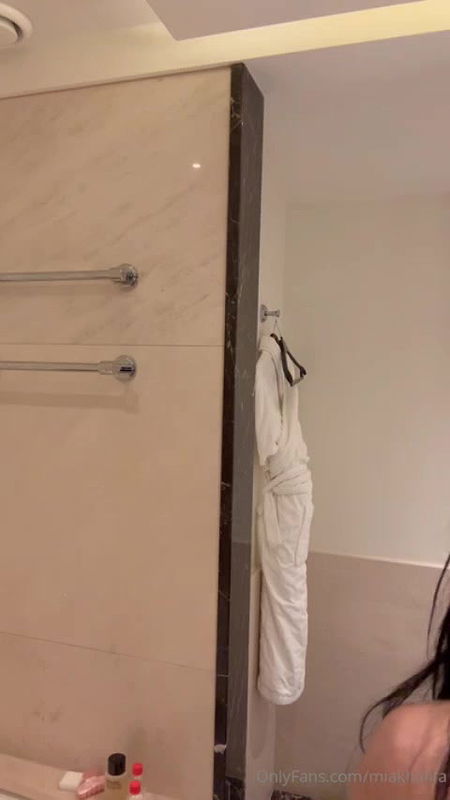 Mia Khalifa onlyfans live bath3