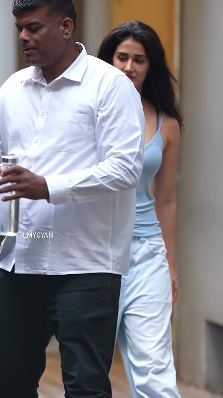 DISHA PATANI AMPLE CLEAVAGE BOLD BABE SEXY TEASE HQ VIDEO