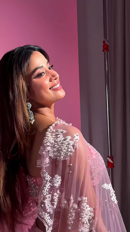 JHANVI MESMERIZING LUSTY DIVA BTS SHOOT GF MATERIAL IN DESI ATTIRE HQ VIDEO