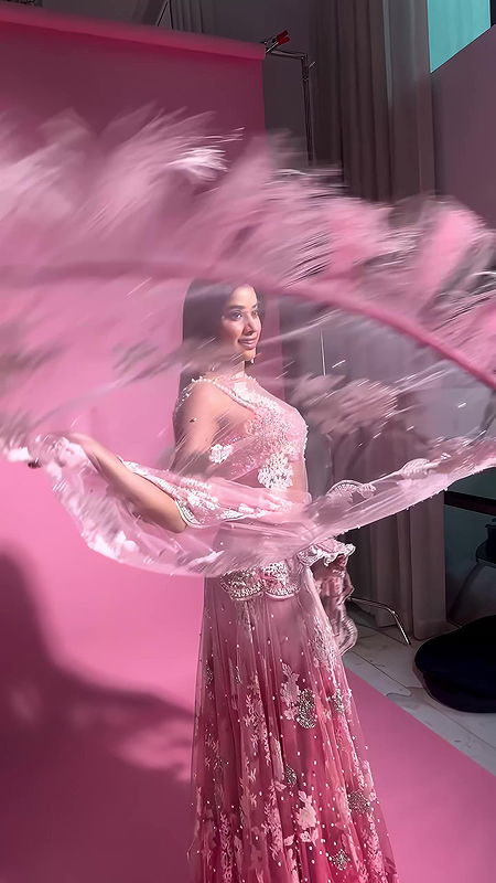 JHANVI MESMERIZING LUSTY DIVA BTS SHOOT GF MATERIAL IN DESI ATTIRE HQ VIDEO