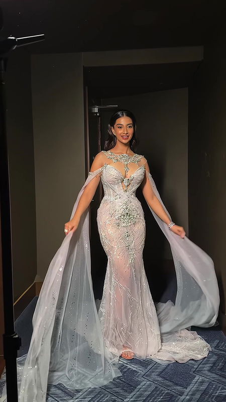 MEENAKSHI CHAUDHARY DESIRABLE AND SEDUCTIVE BTS SHOOT HQ VIDEO