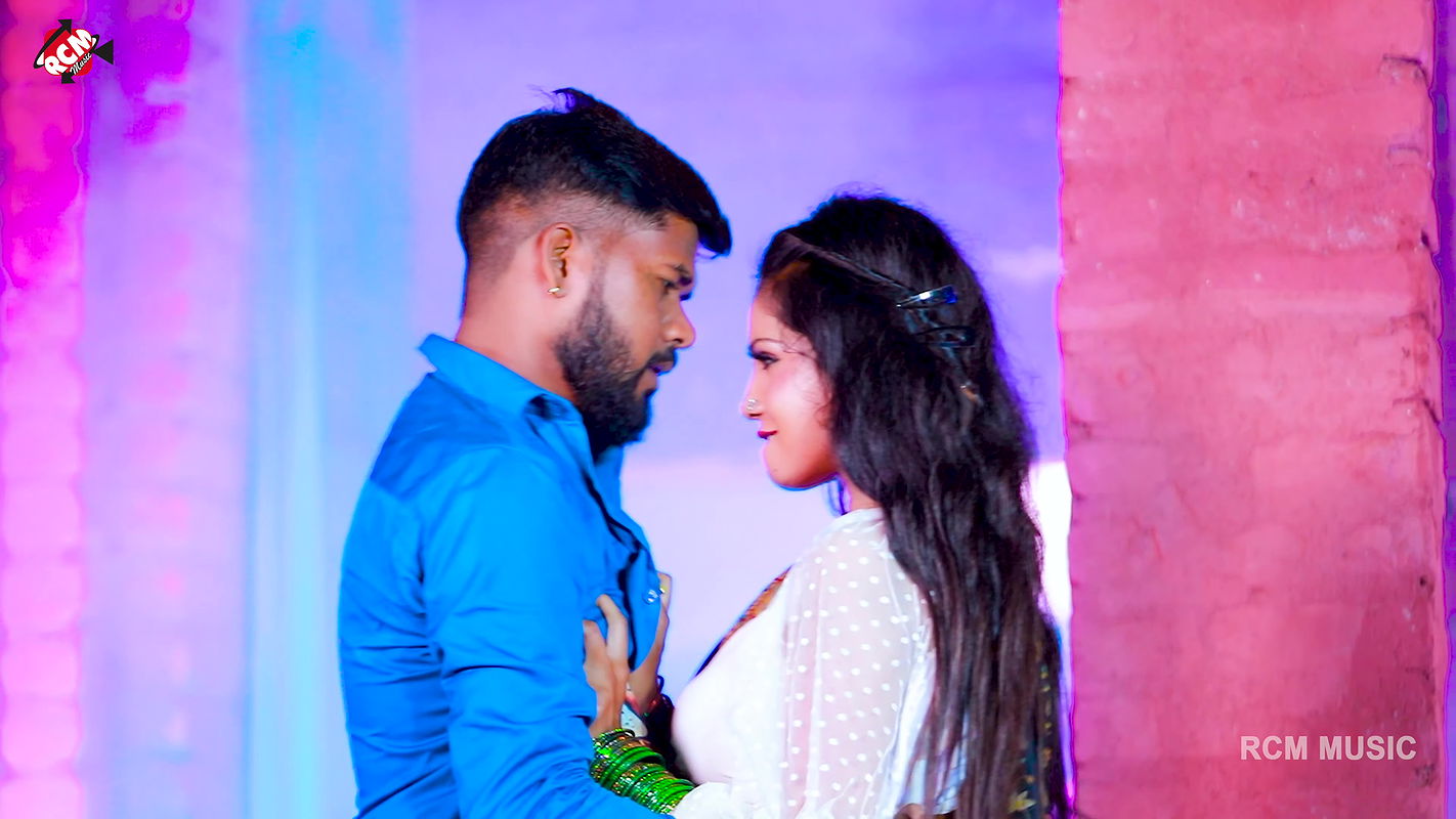 Madhu Rai boobs kissed & pressed with face, sexy cleavage, navel & armpit show