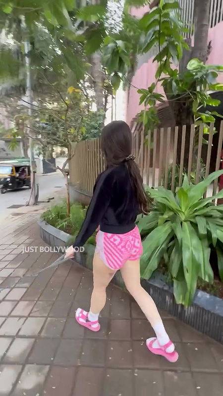 GEORGIA ANDRIANI MILKY TEMPTRESS SEXY CLEAVAGE EXPOSE WHILE WALK OUT