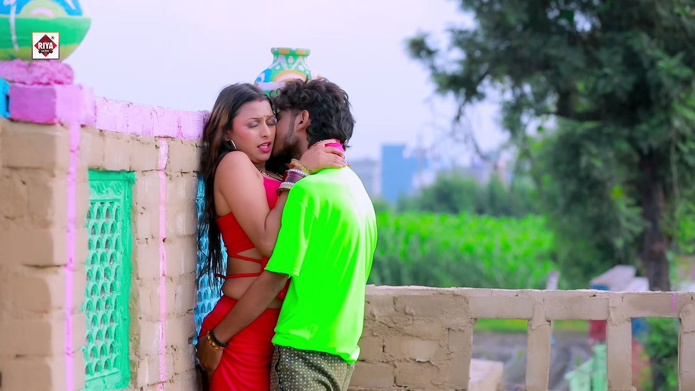 Horny Anjali ass grabbed & pussy area pressed, sexy navel, thigh & armpit shows4