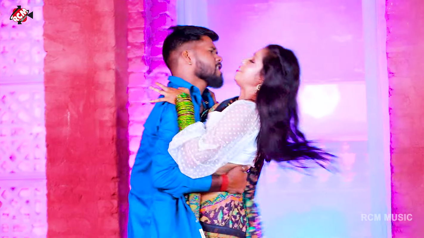 Madhu Rai boobs kissed & pressed with face, sexy cleavage, navel & armpit show4