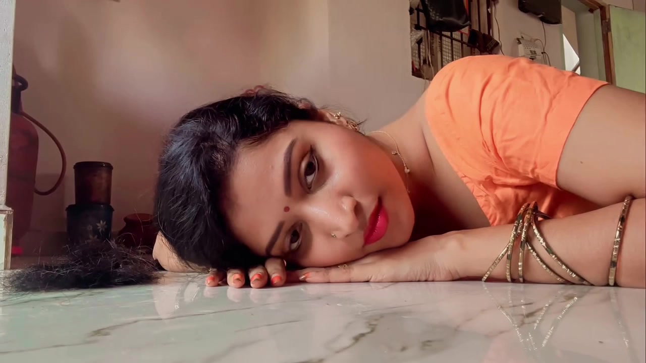 Hot Insta Model huge boobs navel show in blouse