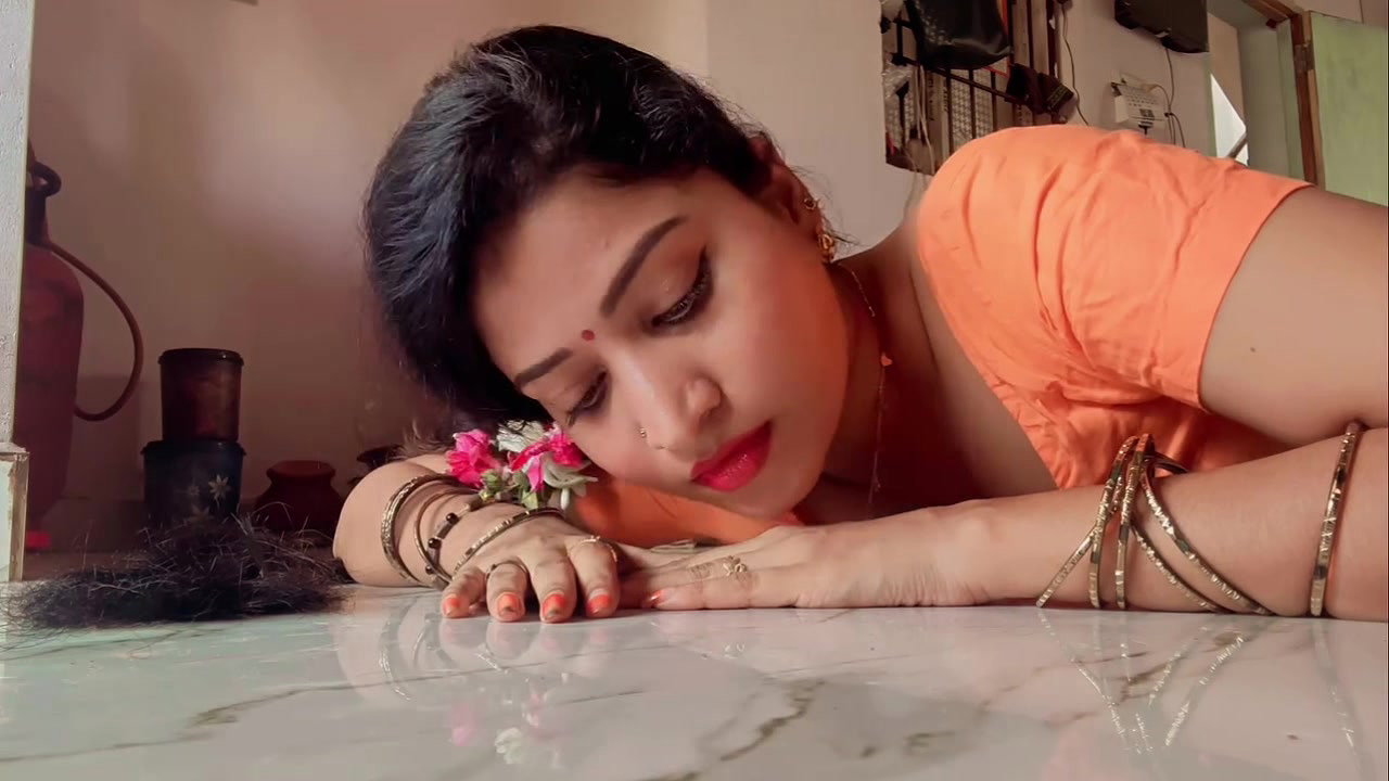 Hot Insta Model huge boobs navel show in blouse