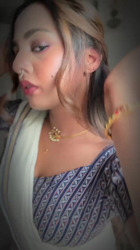 sexy busty malayali girl navel and boobs in kerala saree