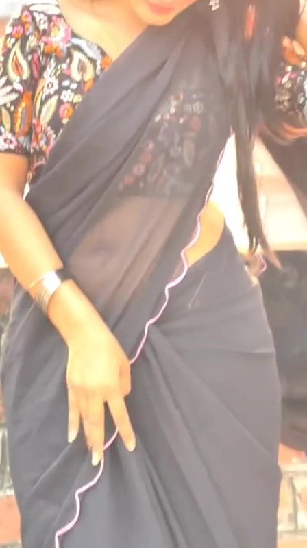 SEXY MODEL FIGURE BABE DESIRABLE LOOKS IN SAREE