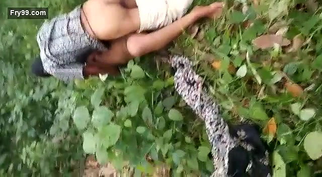 Desi couple caught fucking outdoor