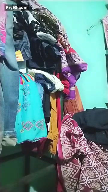 Horny Bhabi Masturbating With Cucumber